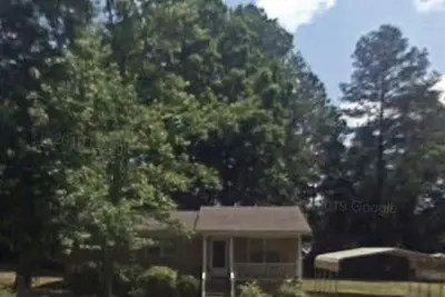 Image de Brick home on scenic country acre
