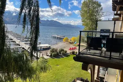 Image de Luxurious Lakefront Condo