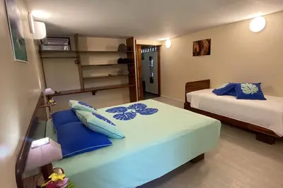 Image de Studio-Famille-Salle de bain privée séparée-Vue sur Jardin