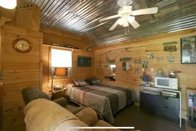 Rustic cozy Cabin located in Toledo Beach Subdivision