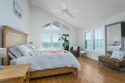 Image de Sun-drenched Townhome on beautiful Madeira Beach!