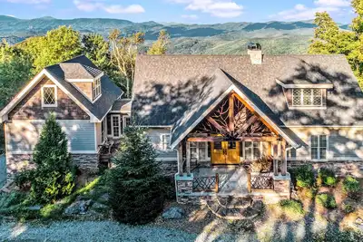 Image de Private Mountain Cabin w/Hot Tub, Endless Views, Fireplace, Game Room on 3 acres