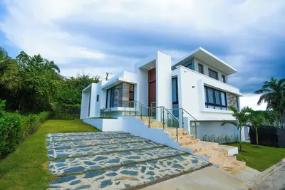 Image de 3 bedroom Villa w King Suite/Parking/Views