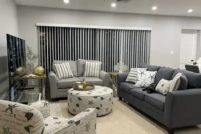 Image de 3 blocks from Lauderdale-by-the-Sea. Great home for families.