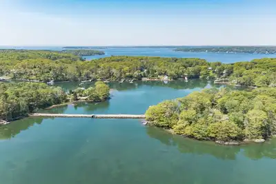 Image de Smuggler's Retreat ExploreTrails, Botanic Gardens, Kayak and More