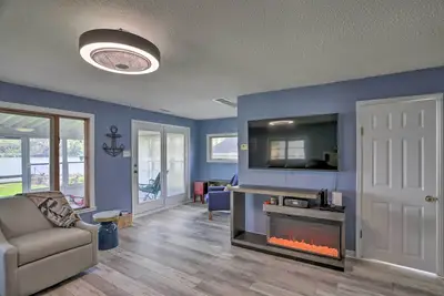 Image de Lake Erie Waterfront Home w/ Sunroom & Yard!