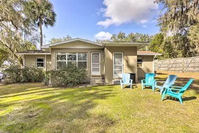 Image de < 1 Mi to Lake Weir: Quiet Summerfield Getaway