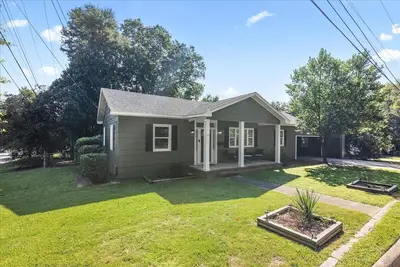 Image de Relaxing 4Br 2Ba wFenced in Backyard