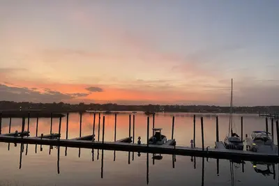 Image de Waterfront-Beach, Boat Slip, Linens & Amenities