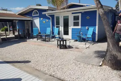 Image de Remodeled 4/2 on quiet canal with 10k boatlift, 5 mins to Charlotte Harbor!