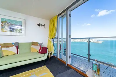 Image de The Lighthouse – Sleeps 4- Off-Site Parking – Sea Views