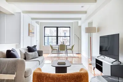 Image de Chic Midtown East 2br w\/ Doorman, near East River, by Blueground