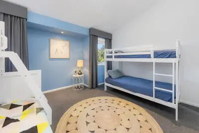 Image de Laze @ Lighthouse - modern family home with views and pool