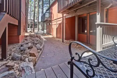 Image de Ski-In Ski-Out Summit Townhouse - Walk to Slopes, Fireplace, Slope Views