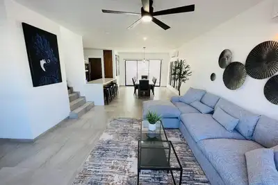 Image de New Home just 15 minutes from Beach!