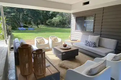 Image de Relaxed Island Retreat - walking distance to the beach!