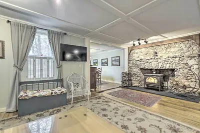 Image de Charming Sutton Cottage: Walk to Lake & Farm!