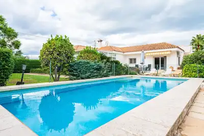 Image de Villa Mario, avec piscine privée, Wi-Fi et proche plage.