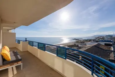 Image de Appartement en bord de mer avec vue sur la mer, piscine, terrasses et Wi-Fi