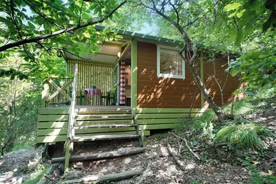 Image de Maison de vacances \"Chalet Nel Bosco\" avec vue sur la mer, piscine partagée et Wi-Fi.