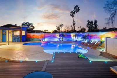Image de Coastal Retreat: Festive Deck w/ Pool & Beach Bar