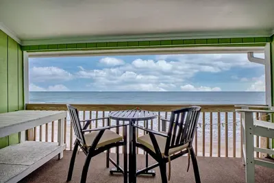 Image de 2 Bedroom Oceanfront Condo with Beautiful Views
