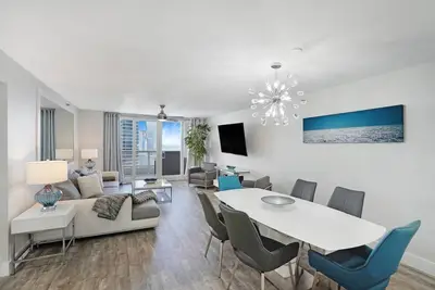 Image de Miami Vice! 3 Bedroom Renovated Condo with Water and Park Views!