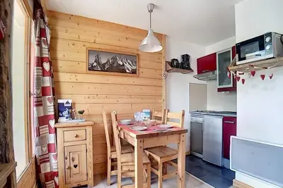 Image de À 10m des pistes de ski, 2ème étage, balcon, télévision, casier à ski, 22m², Les Menuires