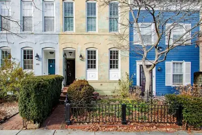 Image de Heart of Capitol Hill Row House, Luxury & Location