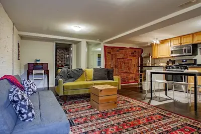 Image de Rest Easy in this Bloomingdale English Basement near 4 Dc Hospitals