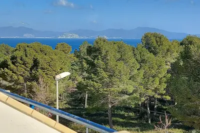 Image de Appartement avec vue sur mer Ă 2 minutes de la plage avec piscine.
