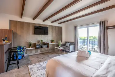 Image de Bushiri's Long Life Studio w/Kingbed & Balcony #9