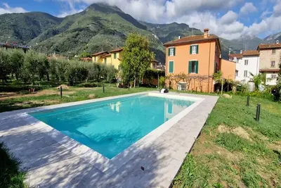 Image de Villa dans les Alpes Apuanes avec jardin