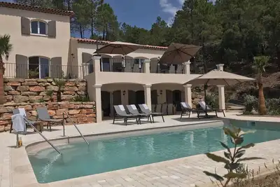 Image de Villa Ă Le Plan-de-la-Tour avec Piscine