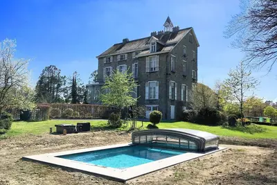 Image de Manoir de luxe avec piscine à Nassogne