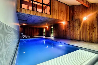 Image de Maison luxueuse avec piscine intérieure à Malmedy.