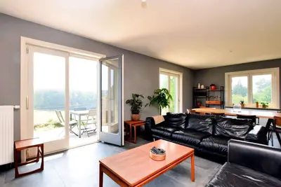 Image de Maison de vacances moderne Ă Flobecq avec jardin