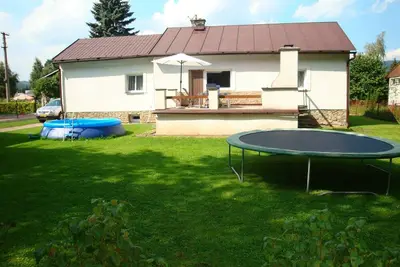 Image de Maison de vacances confortable à Mladé Buky avec piscine