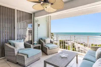 Image de Summer Breeze: Spectacular View, the Beach, Pool and all the Amenities. 2br/2ba