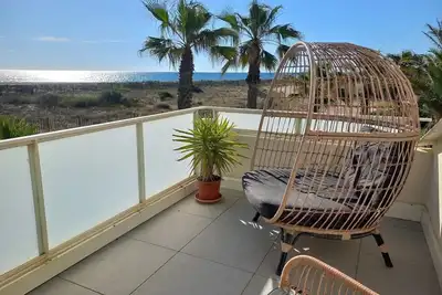 Image de Sea Front T3 with direct beach & pool access Ancv holiday checks accepted