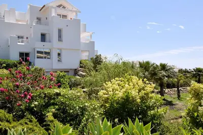 Image de Bel appartement Ă Estepona avec sauna