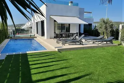 Image de Villa luxuriante à Orihuela avec solarium et piscine