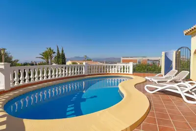 Villa avec vue mer, équipée d'une piscine à Benitachell