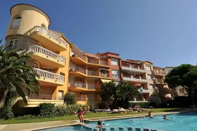 Image de Charmant appartement Ă Empuriabrava avec piscine
