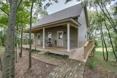 Image de Cottage located on 200+ acre farm