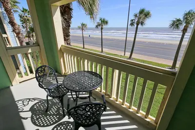 Image de Dawn 625 | On Seawall, Community Pool