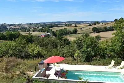 Image de Demeure moderne avec piscine chauffée à Cuzy