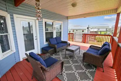 Vacay Vibes | Community Pool, Beach Access!