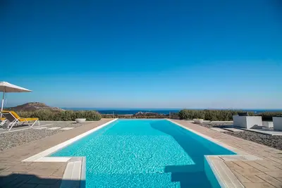 Image de Villa Ă Kokkinagkremos avec Piscine Infinie