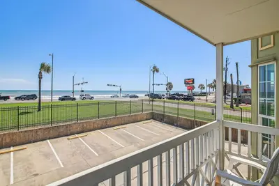 Gulf Dreams | Community Pools, Gulf Views!
